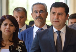 "Yaptıkları yeni Anayasa değil, devleti paylaşma arayışıdır"
